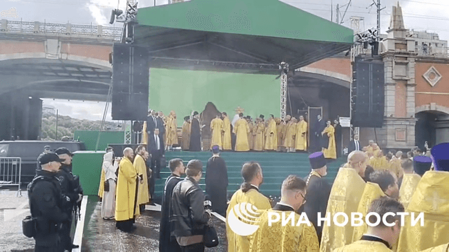Патриарх Кирилл помолился перед мощами Дмитрия Донского