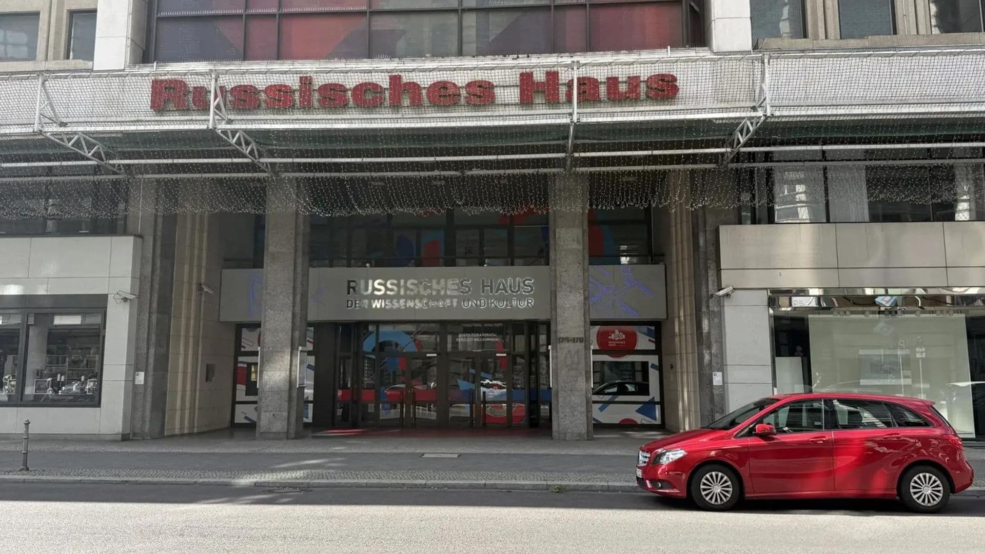 В Берлине охрана закрытого Русского дома зафиксировала попытки провокаций