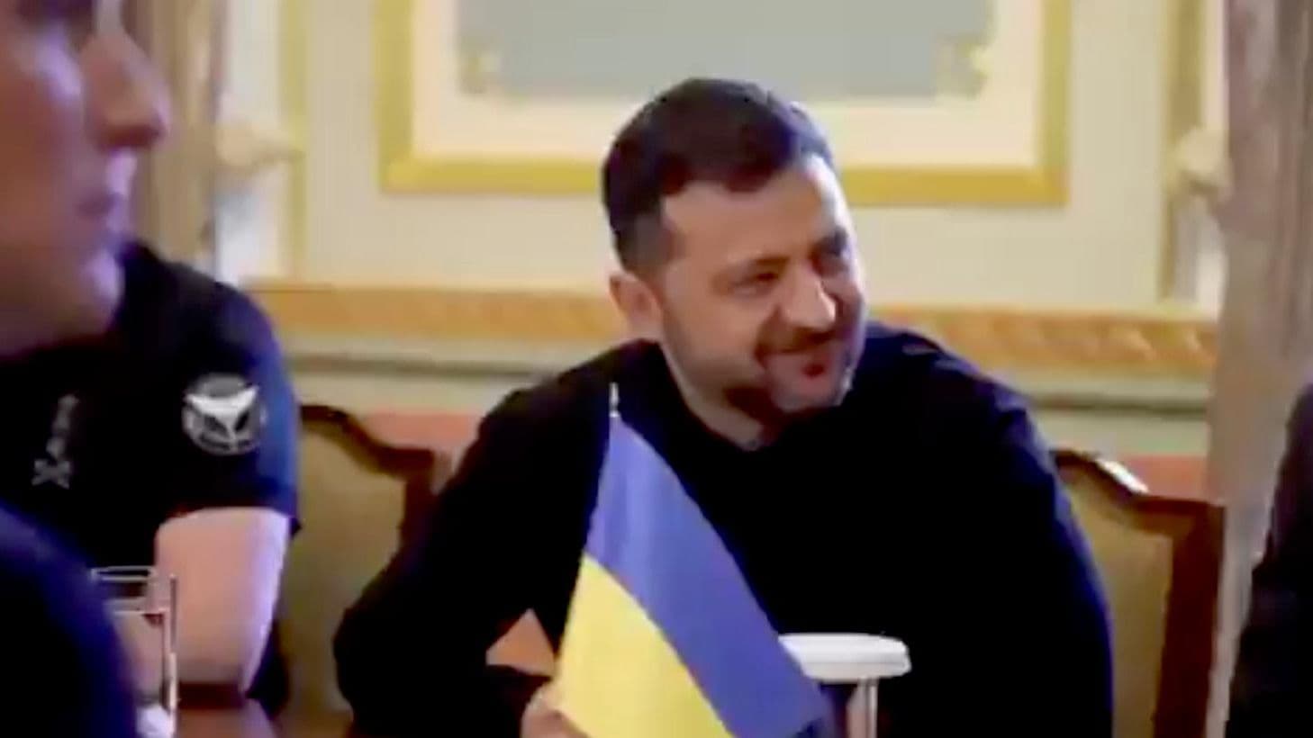 Поведение Зеленского на встрече с посланниками Трампа возмутило журналиста