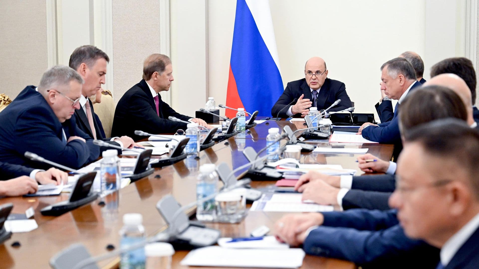 Мишустин призвал ввести правила безопасного поведения в интернете