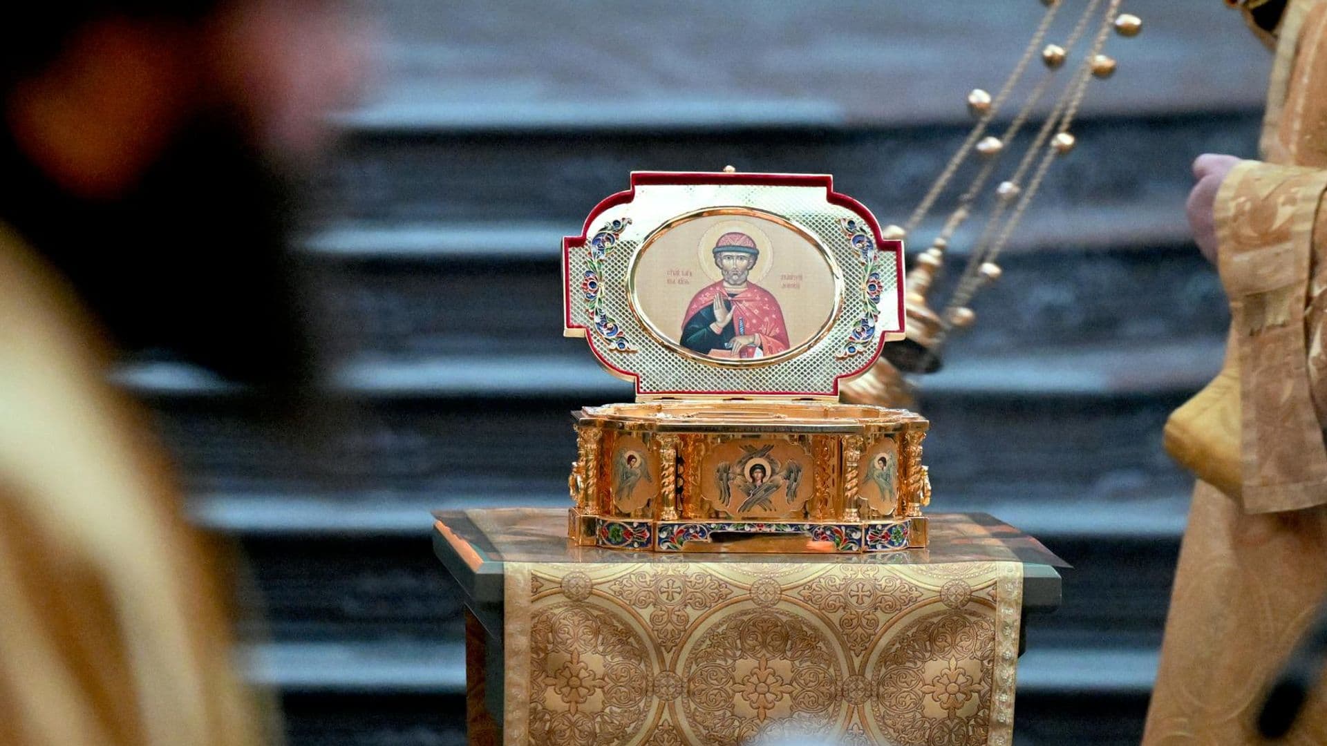 Один из ковчегов с мощами Дмитрия Донского останется в Кремле