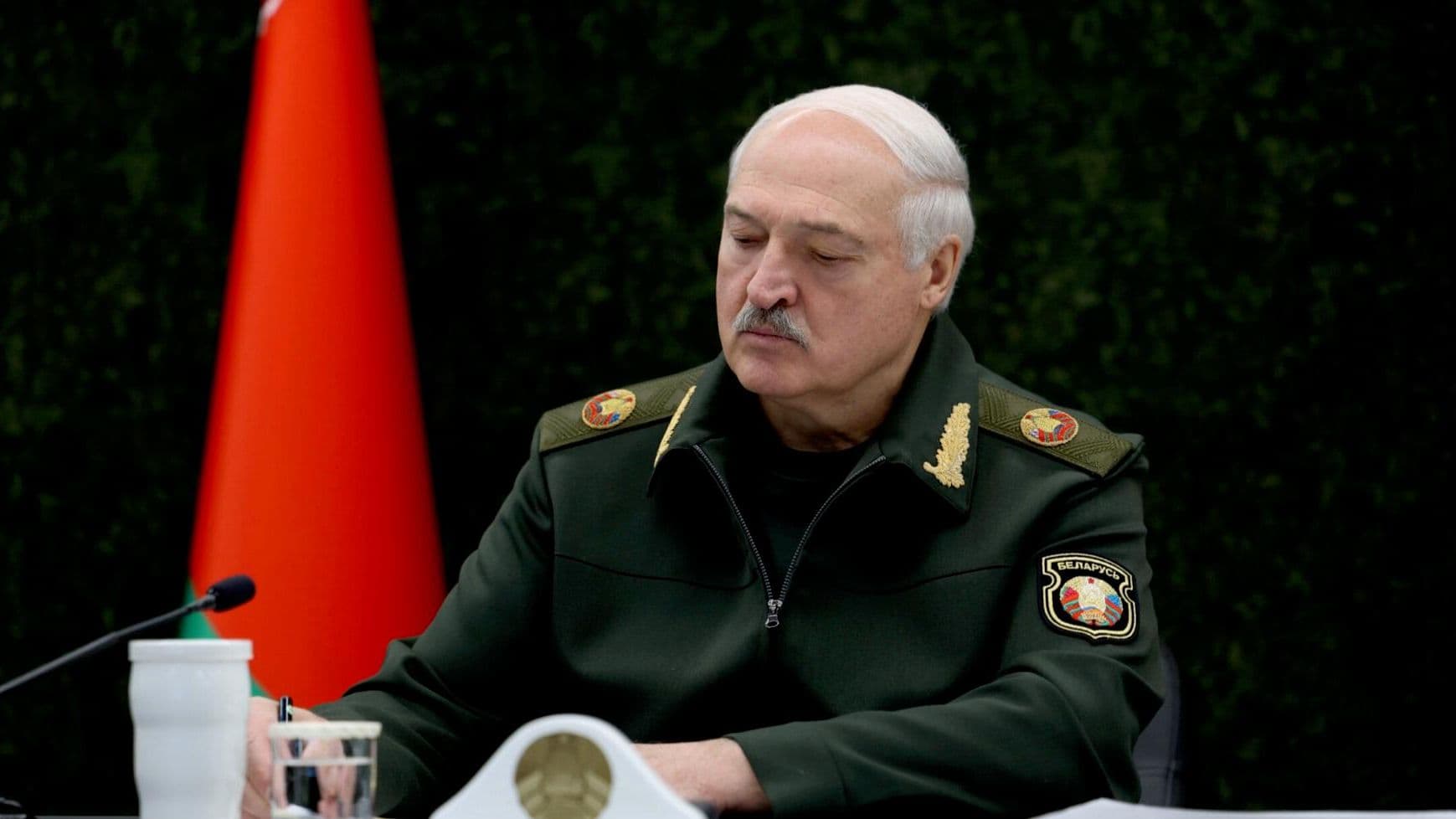 Лукашенко выступил с предупреждением для Запада об отношениях с Россией