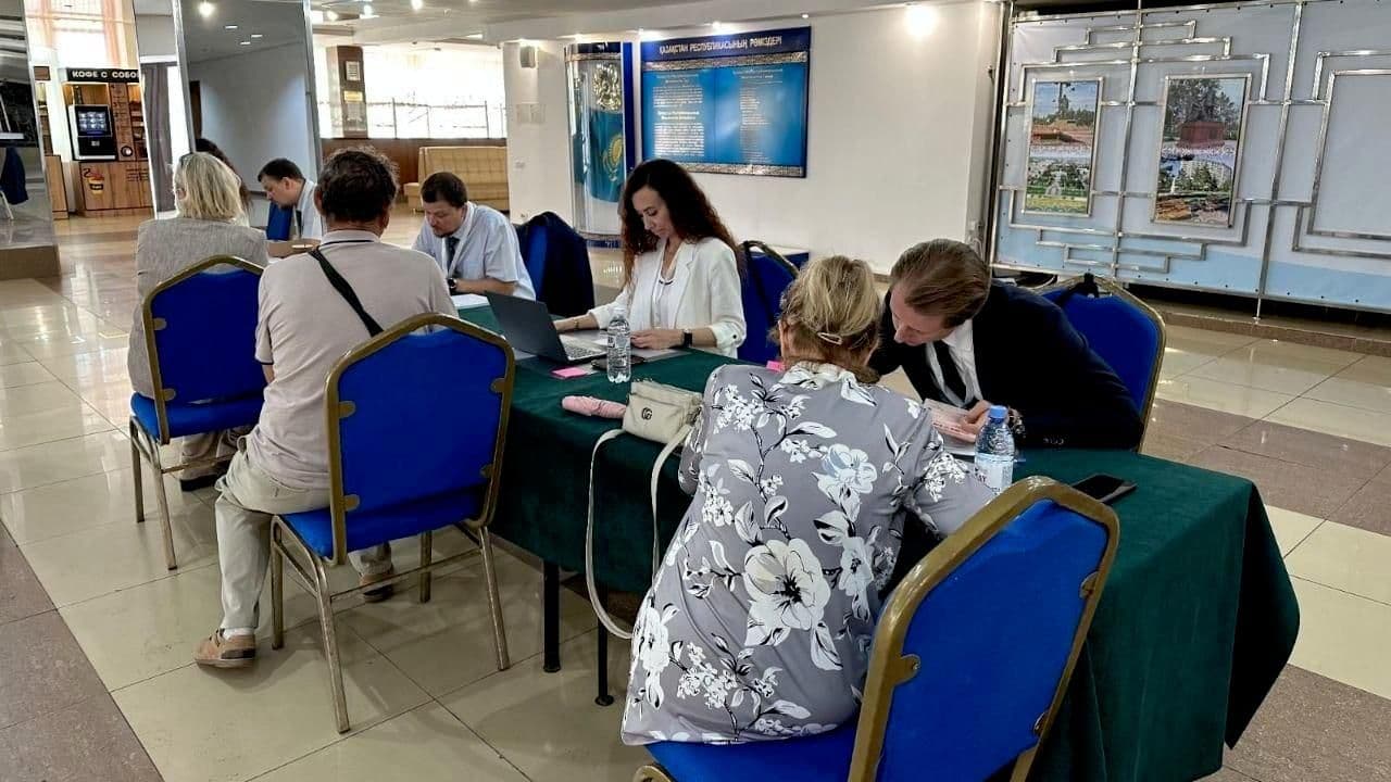 В Казахстане началось досрочное голосование россиян на выборах в Госдуму