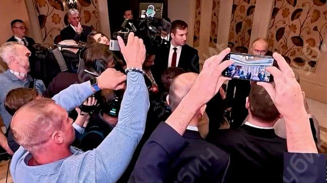 Бортпроводники Air France фотографировали Путина в отеле