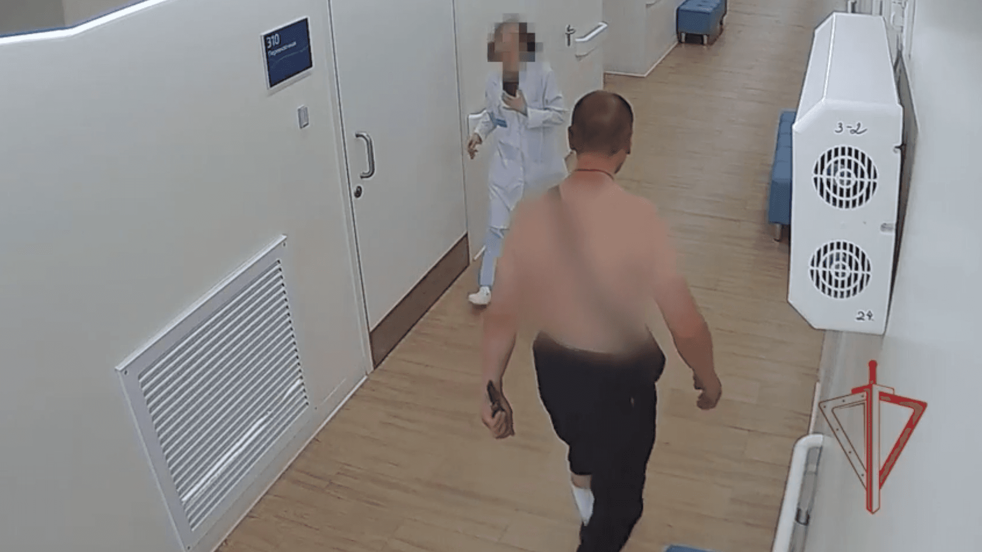 В Москве пьяный мужчина угрожал ножом врачу поликлиники