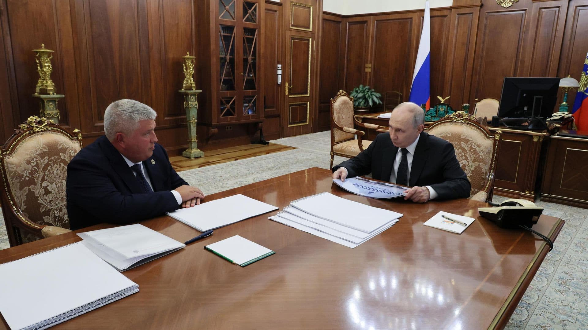 Дронов доложил Путину о ремонте школ в Новгородской области