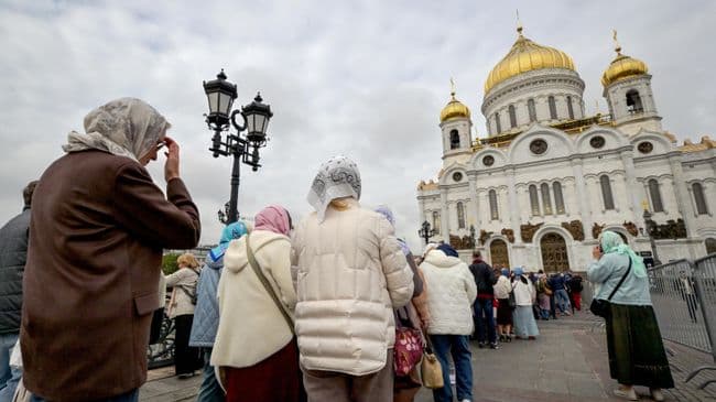 В РПЦ рассказали о времени ожидания в очереди к мощам святых в Москве