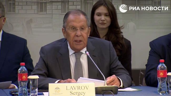 Насильственная мобилизация на Украине дойдет и до женщин, заявил Лавров
