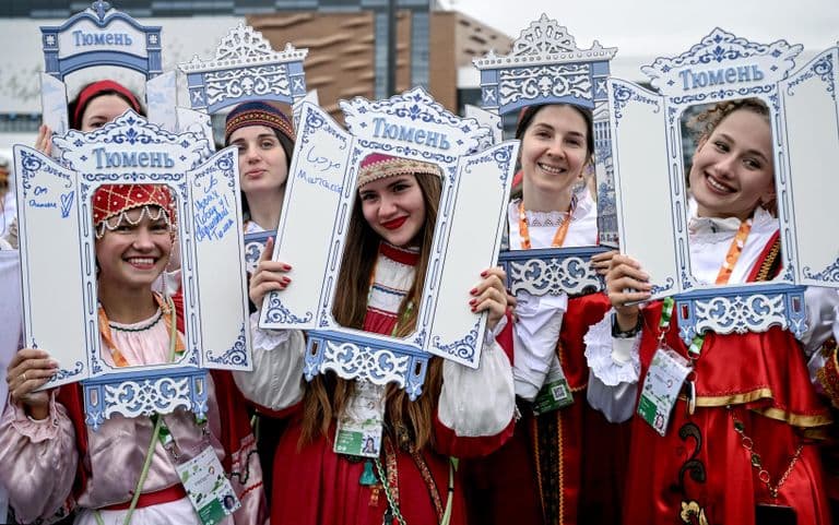 Краски, ритмы и рекорды Международного фестиваля молодежи в Екатеринбурге