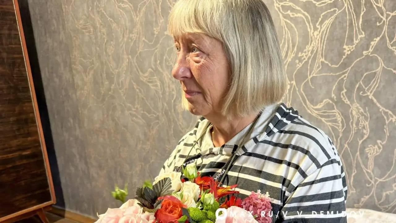 В Белгороде школьникам, помогавшим соседке после атак БПЛА, вручили подарки