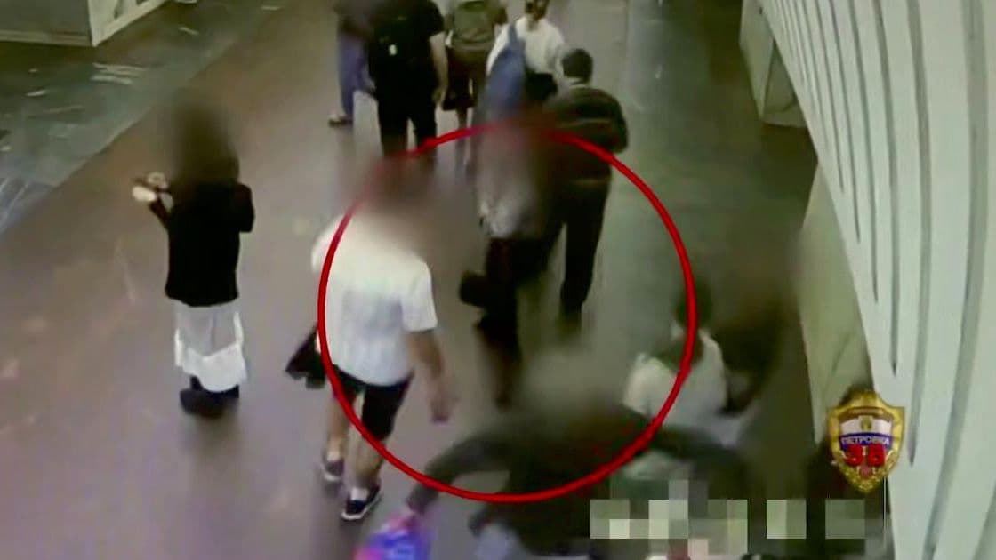 Мужчина ударил подростка, задевшего его самокатом в метро
