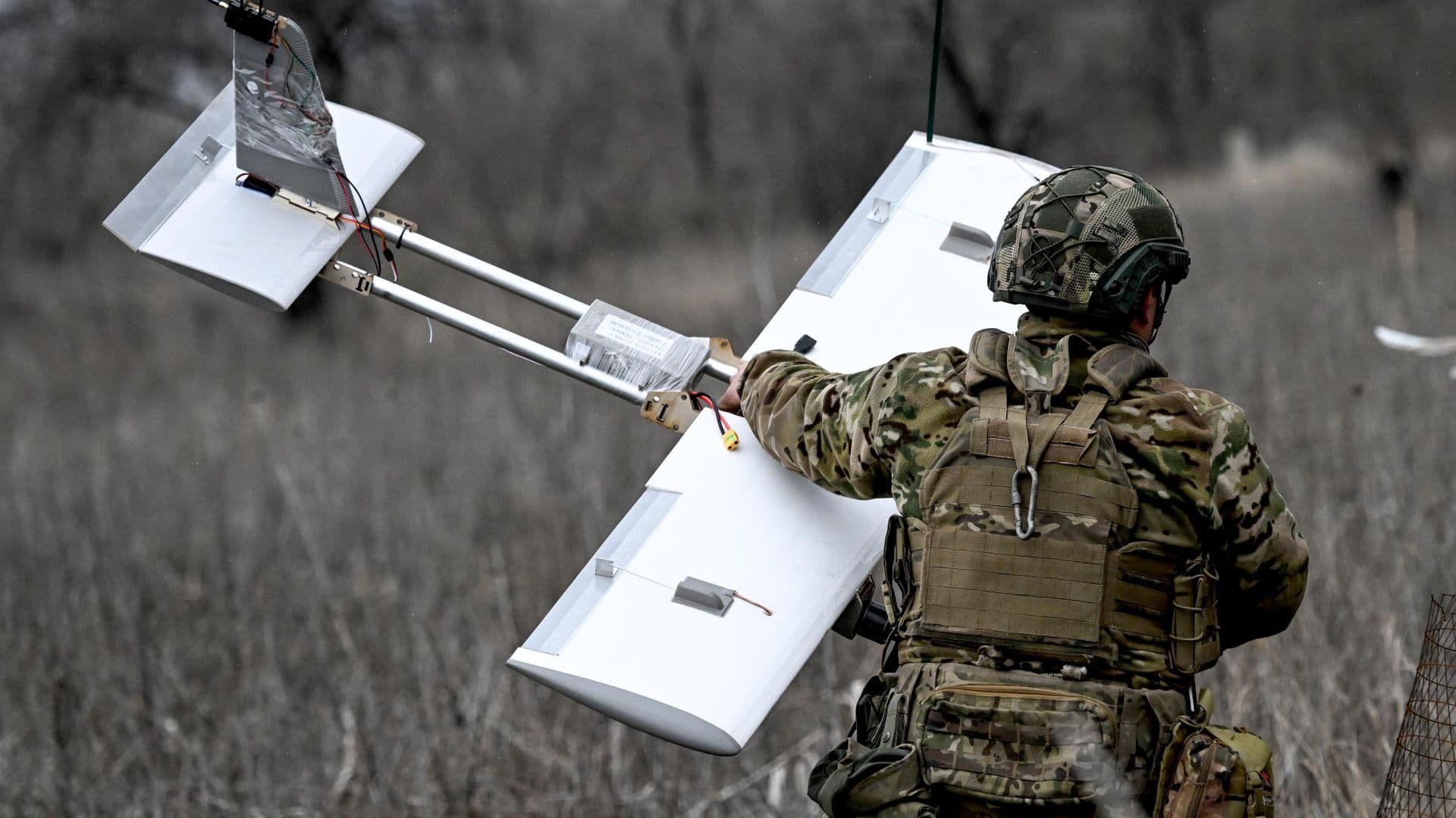 Российские операторы сделали беспилотник-носитель FPV-дронов