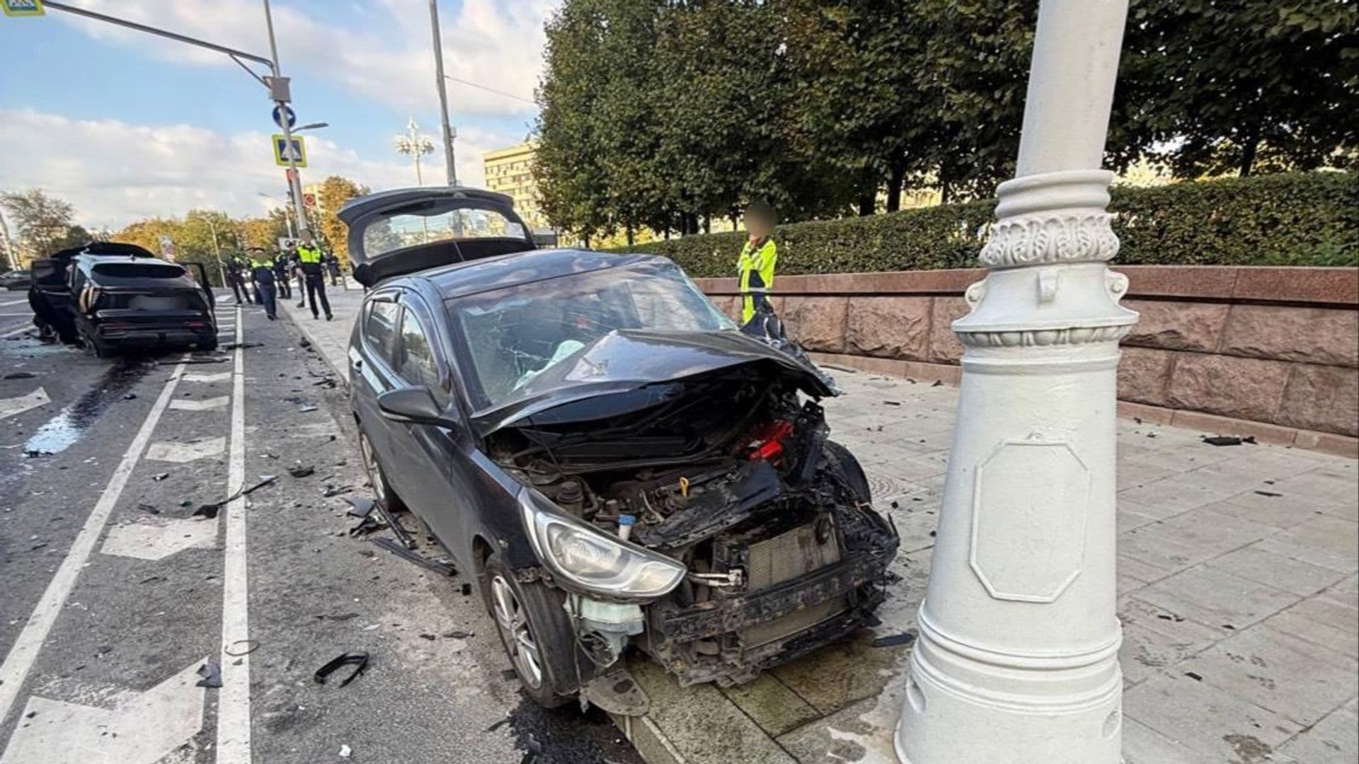 В Москве четыре человека пострадали в ДТП с тремя машинами