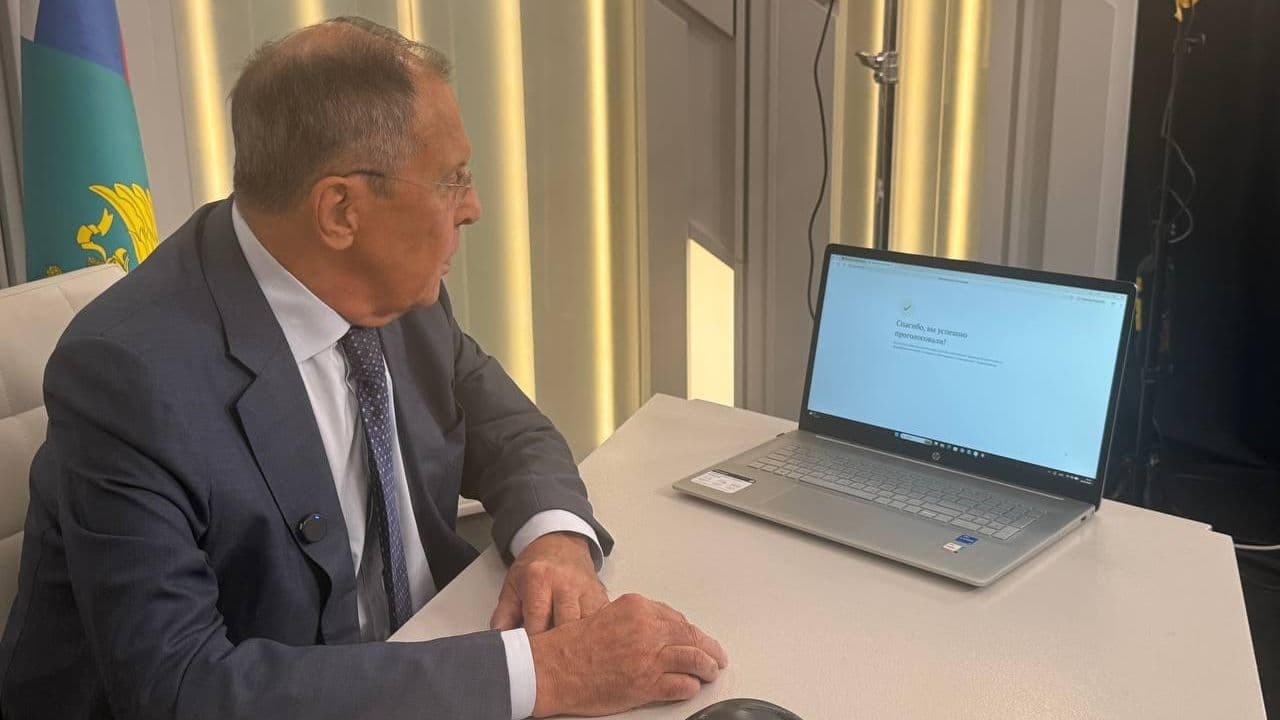 Лавров проголосовал на выборах депутатов Госдумы