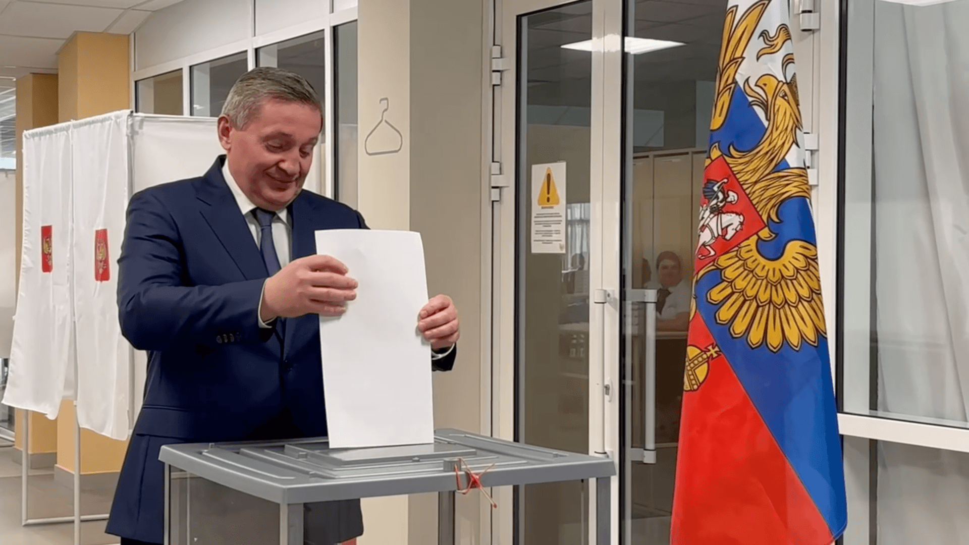Губернатор Волгоградской области проголосовал на выборах в Госдуму