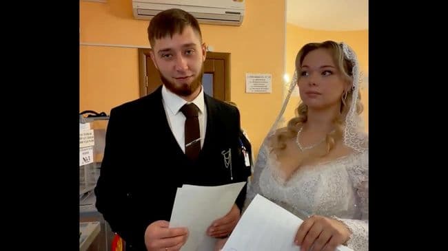 В Кузбассе молодожены проголосовали на выборах в Госдуму в день свадьбы