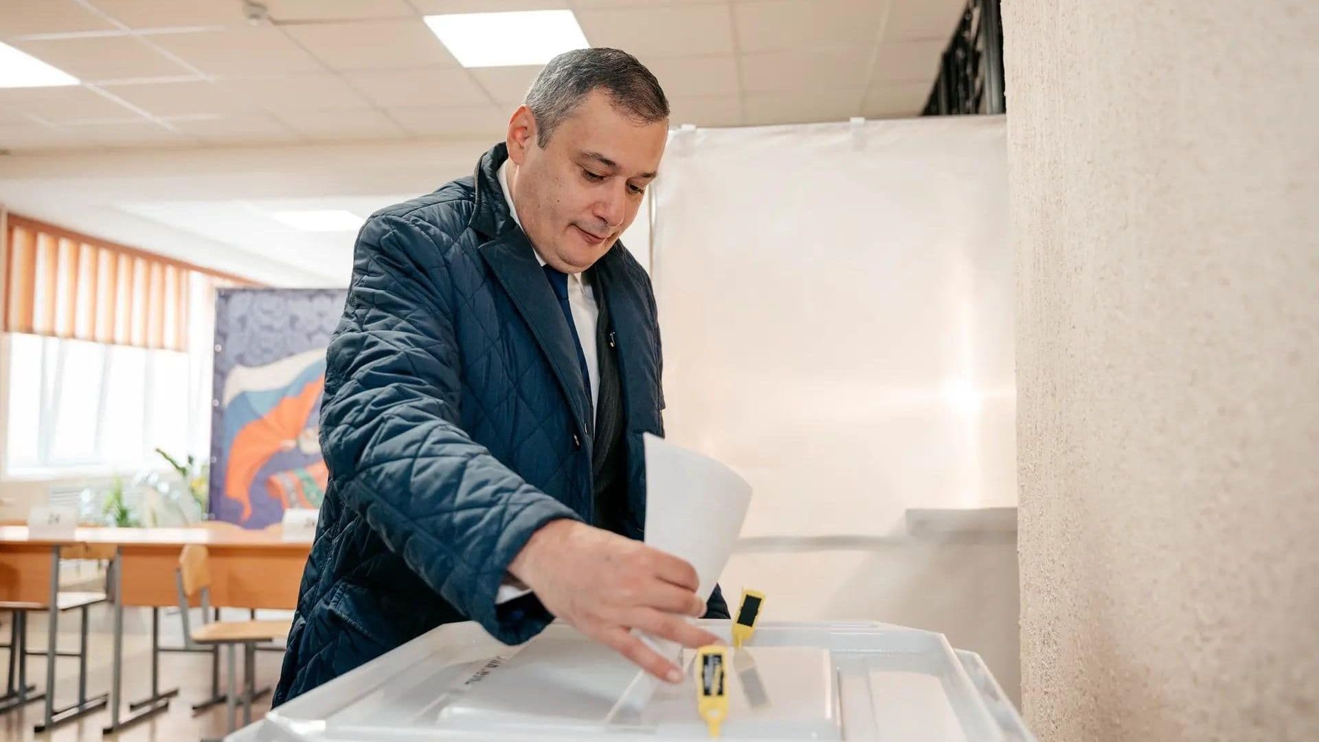 Губернатор Курской области проголосовал на выборах в Госдуму