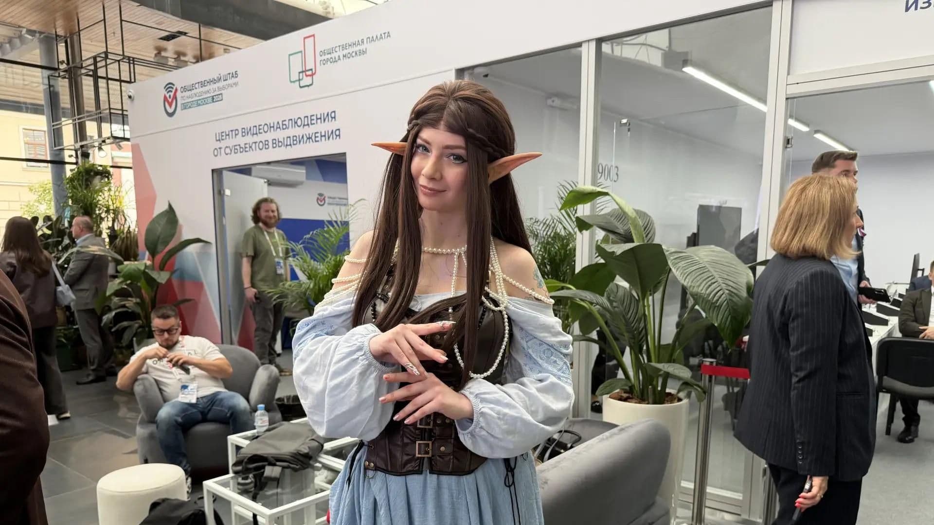 В Москве девушка пришла на избирательный участок в костюме эльфа