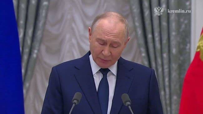Путин поручил укреплять технологический суверенитет России