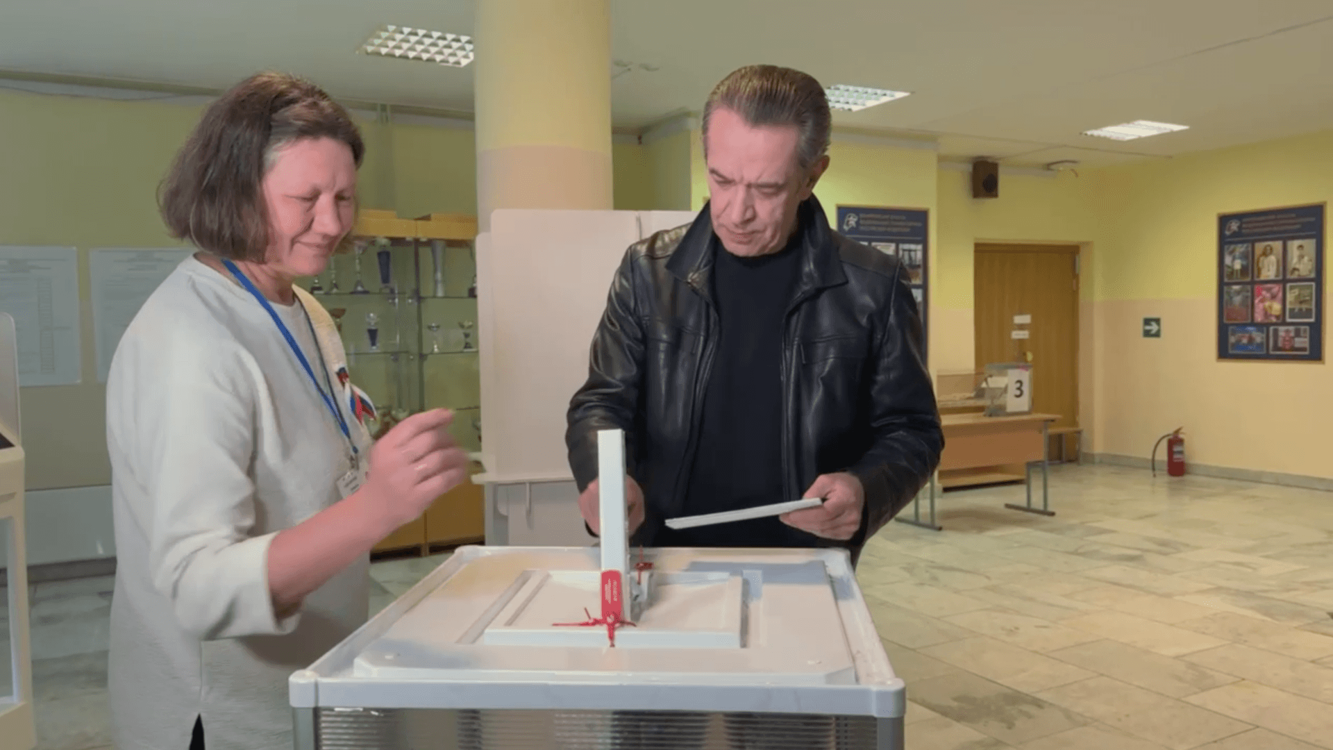 Машков проголосовал на выборах в Госдуму