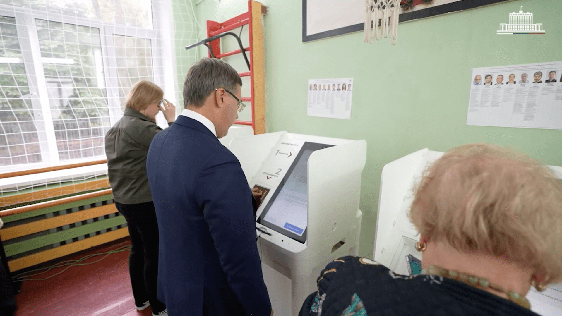Глава Минобрнауки проголосовал на выборах в Госдуму
