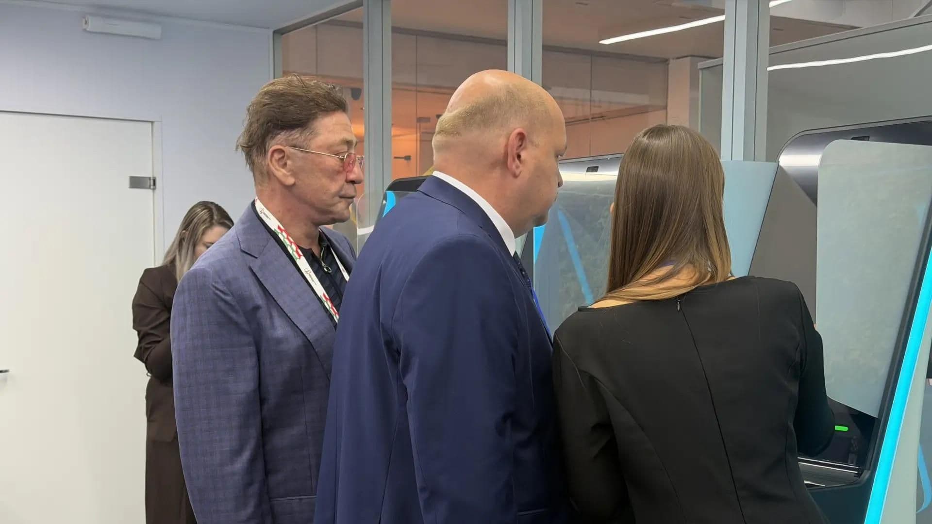 Лепс проголосовал с помощью ТЭГ на избирательном участке в Москве