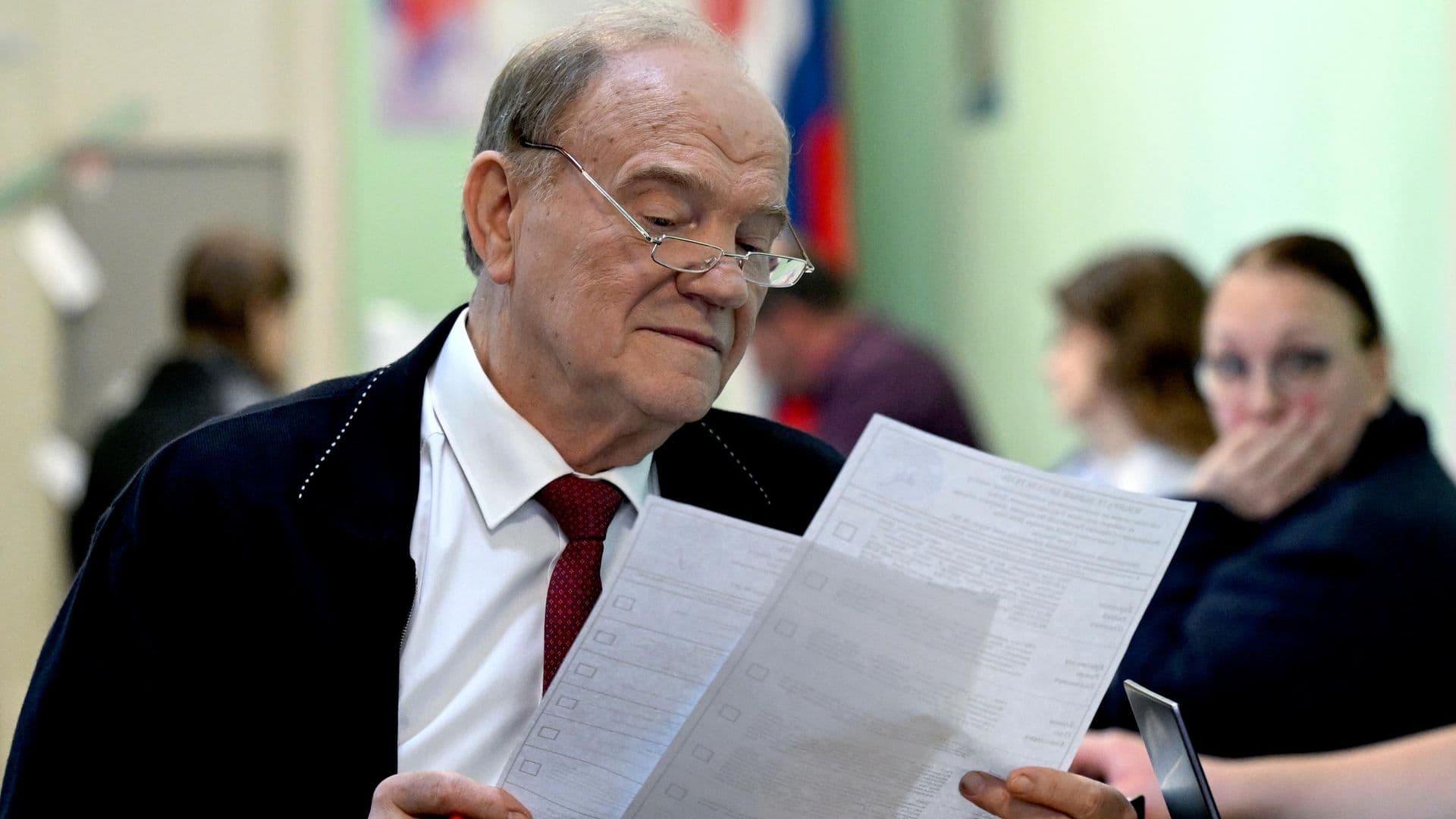 Зюганов проголосовал на выборах в Госдуму
