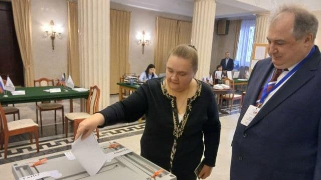 В Варшаве более 80 человек проголосовали на выборах в Госдуму за два часа