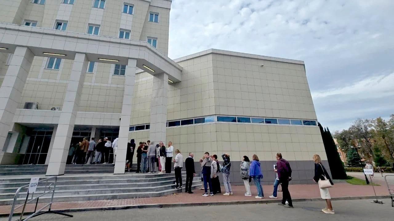 В Минске образовалась очередь из россиян, желающих проголосовать на выборах