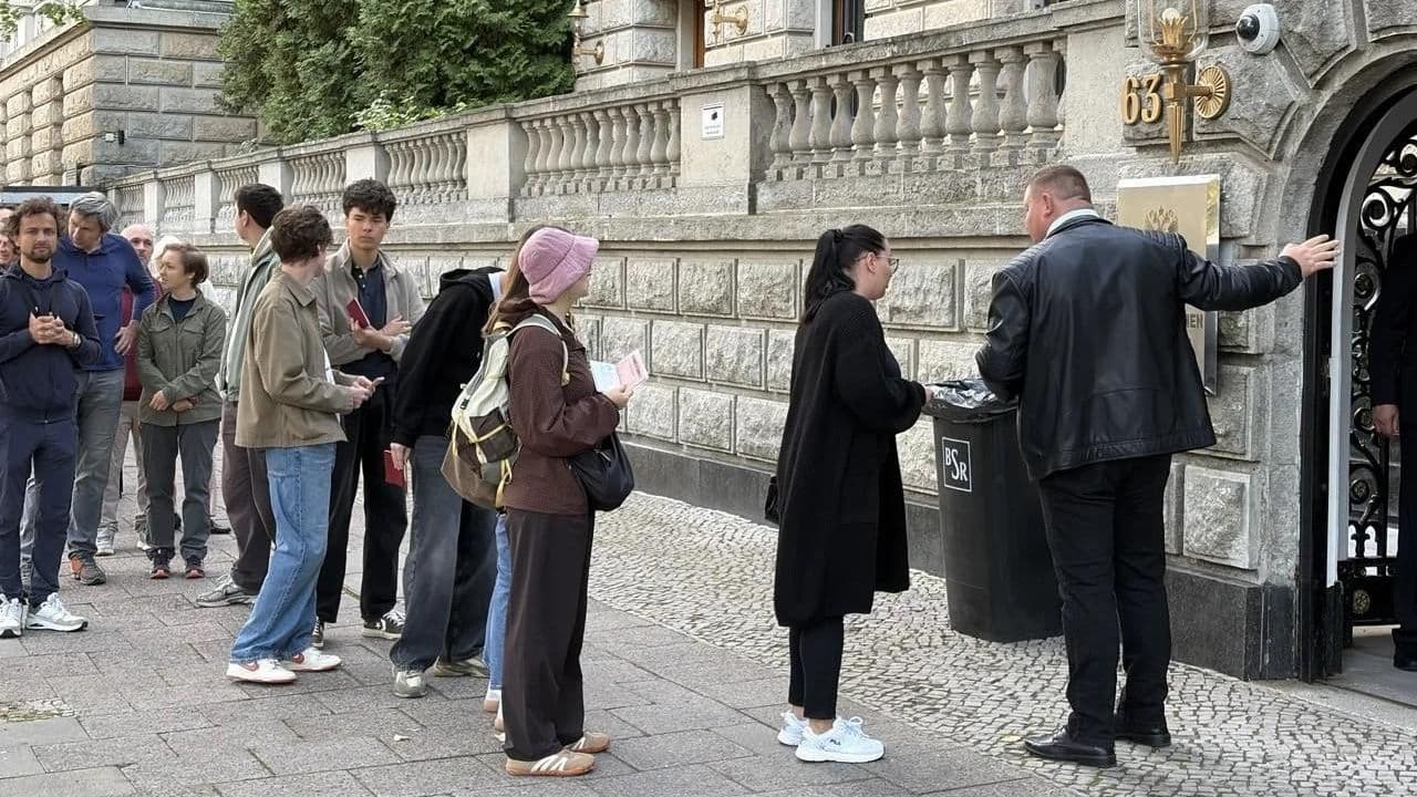 Избиратели отметили высокий уровень организации выборов в Госдуму в Берлине