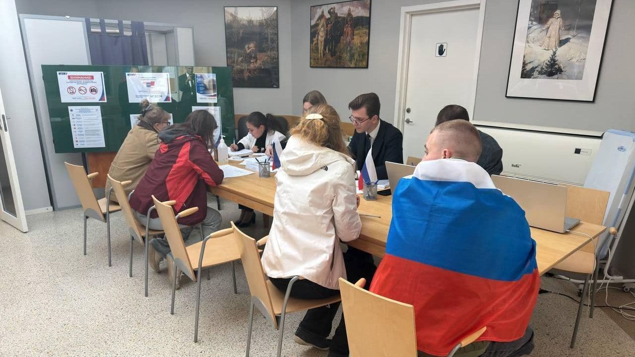 В посольстве в Стокгольме более 400 россиян проголосовали на выборах в ГД
