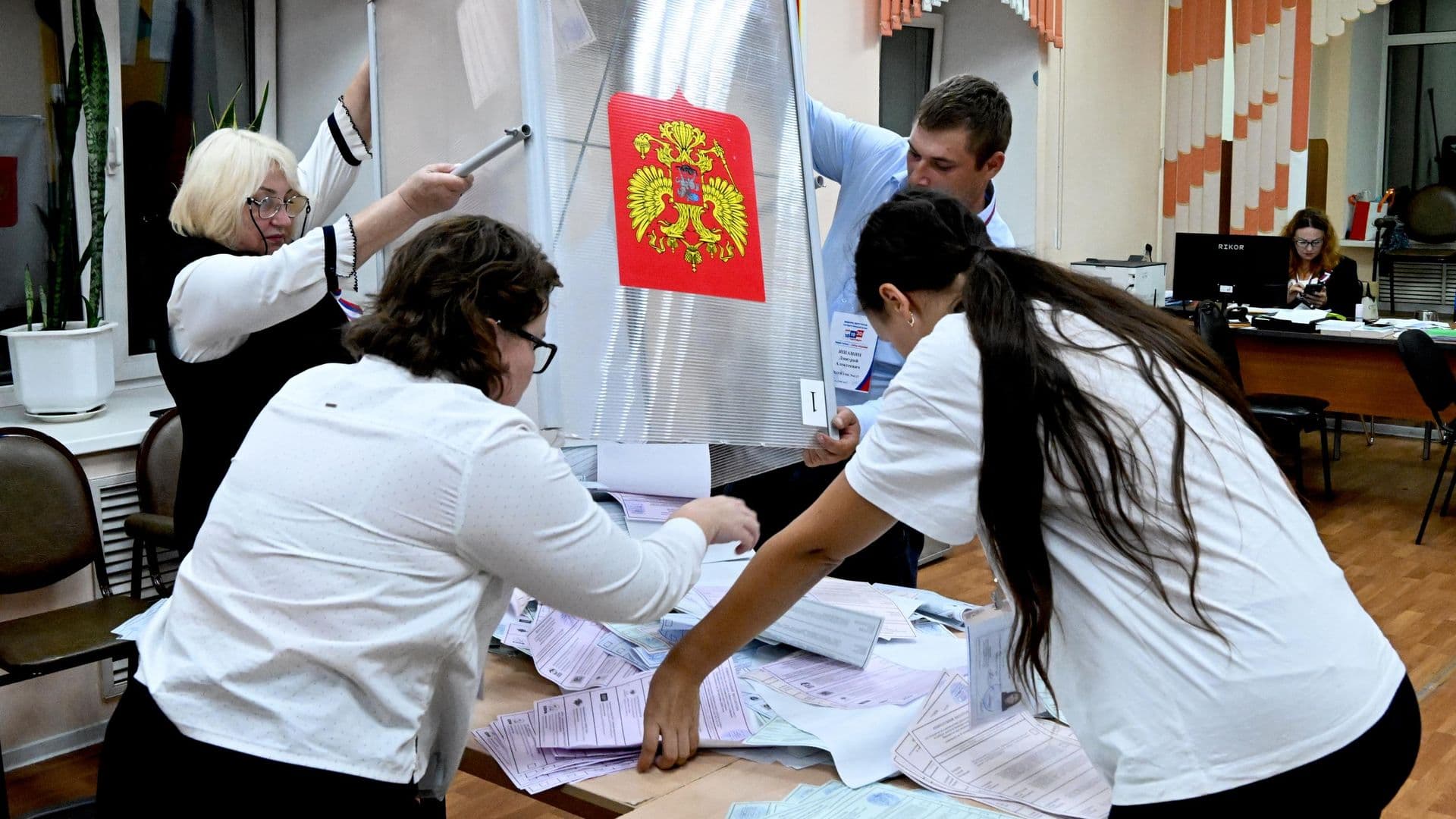 Выборы в Мурманской области прошли спокойно и надежно, заявил губернатор