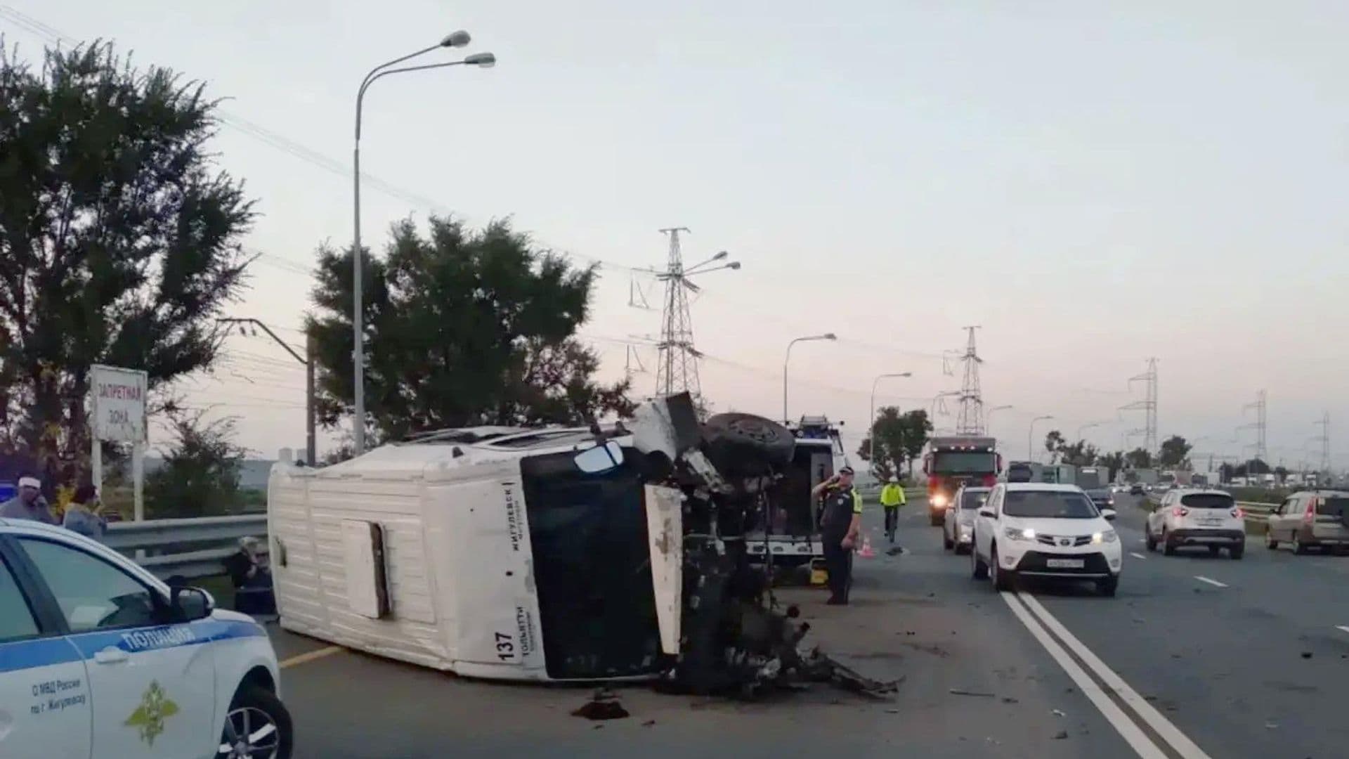 В Самарской области восемь человек пострадали в опрокинувшейся маршрутке