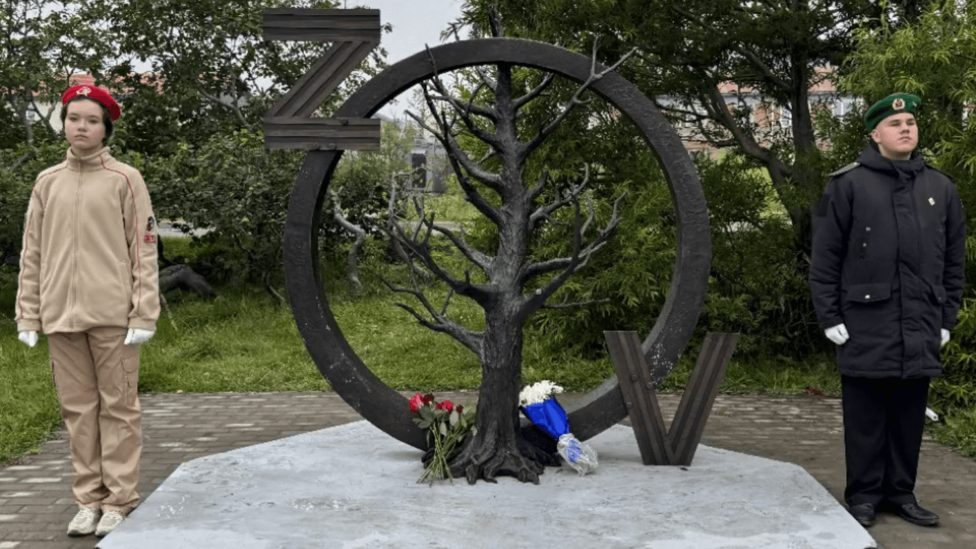 В Северо-Курильске открыли памятник участникам спецоперации