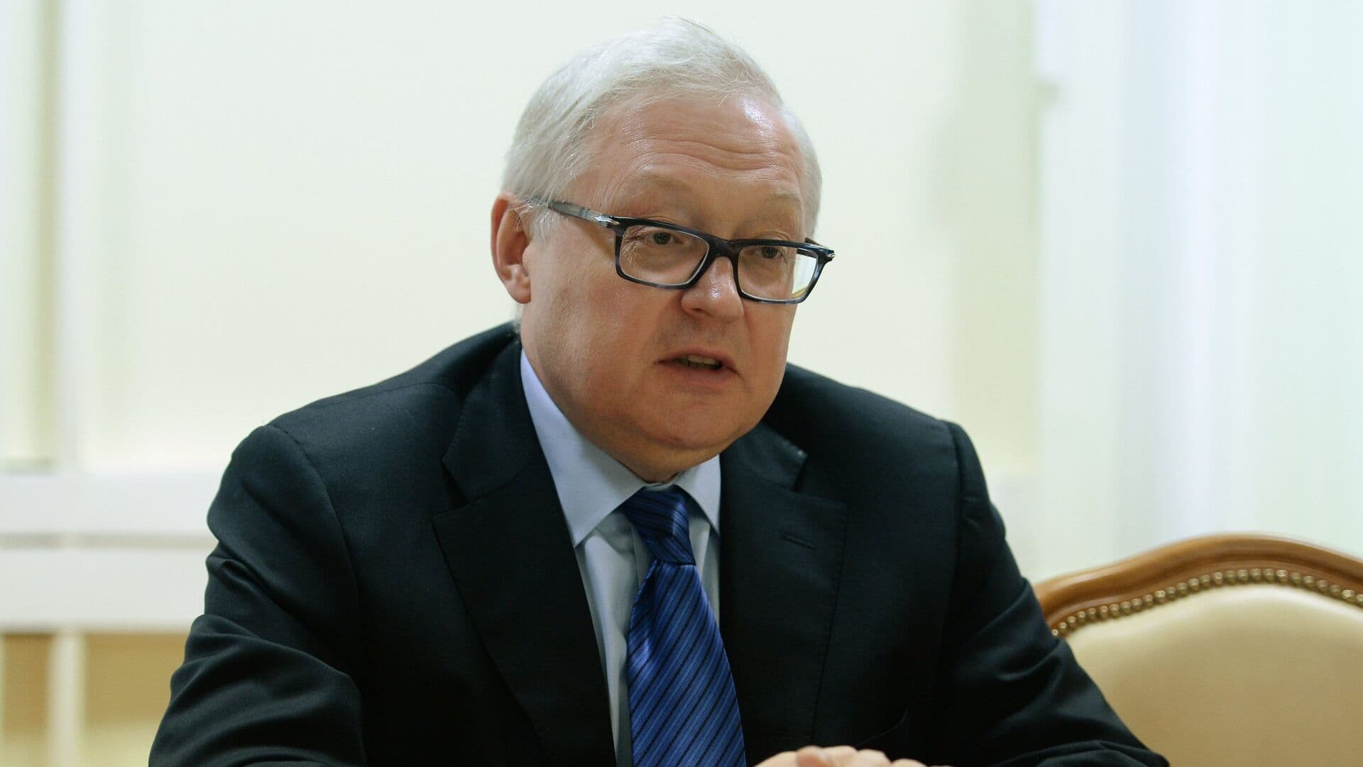 В России и США настроены на продолжение работы по Украине, заявил Рябков