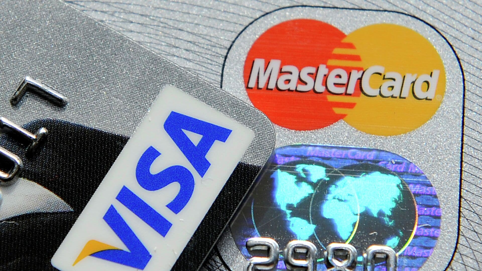 Финансист рассказал, чего ждать россиянам с картами Visa и Mastercard