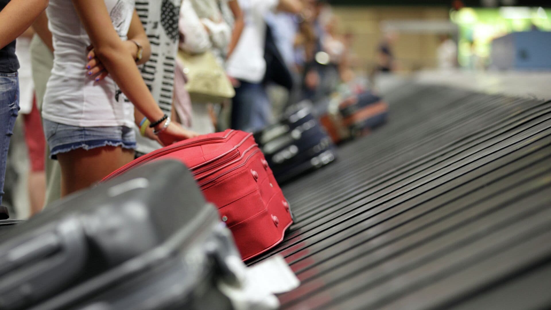 Работа аэропорта в Вашингтоне остановилась из-за запаха в диспетчерской