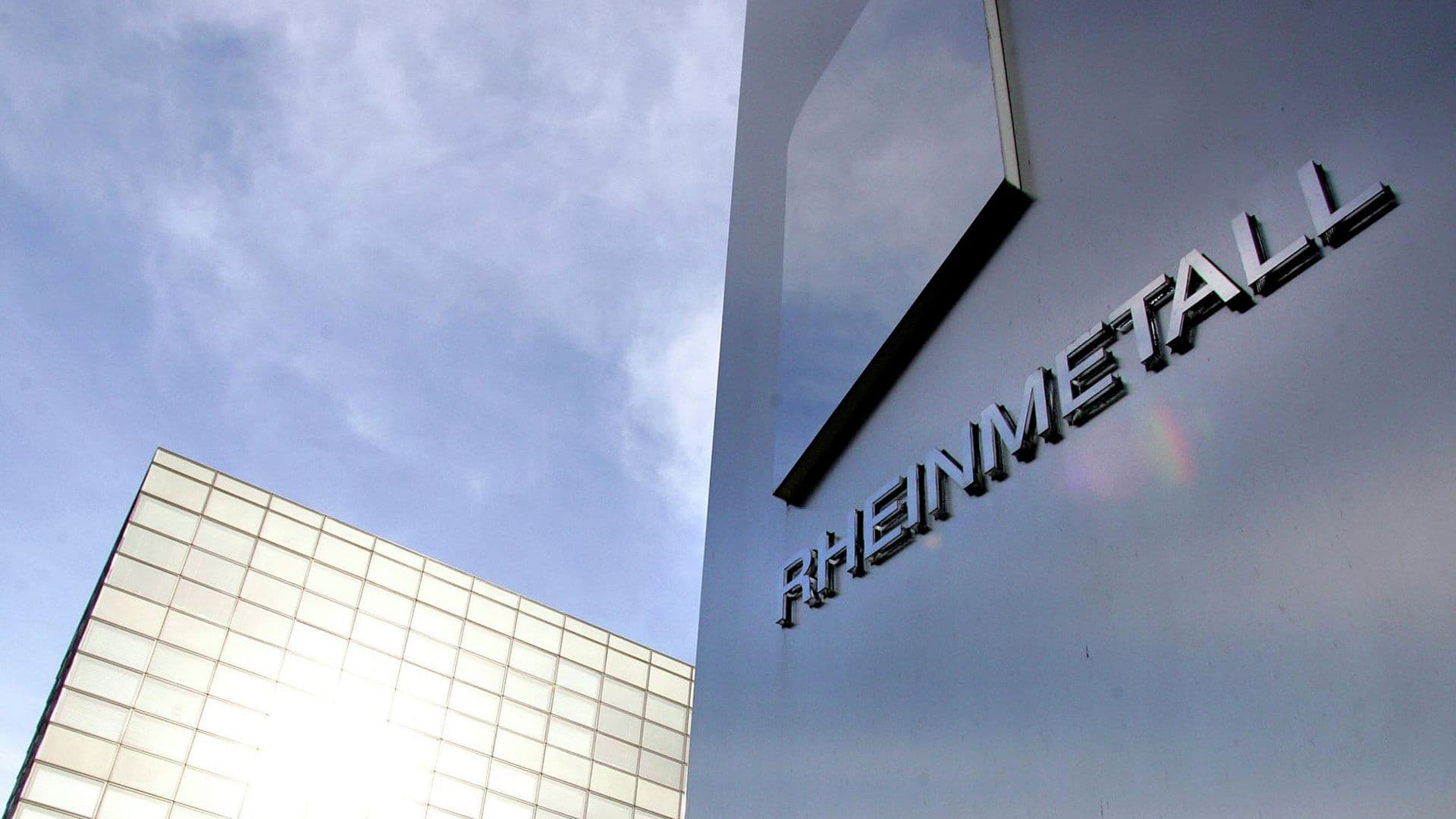 Rheinmetall получил от Украины заказ на поставку снарядов большой дальности