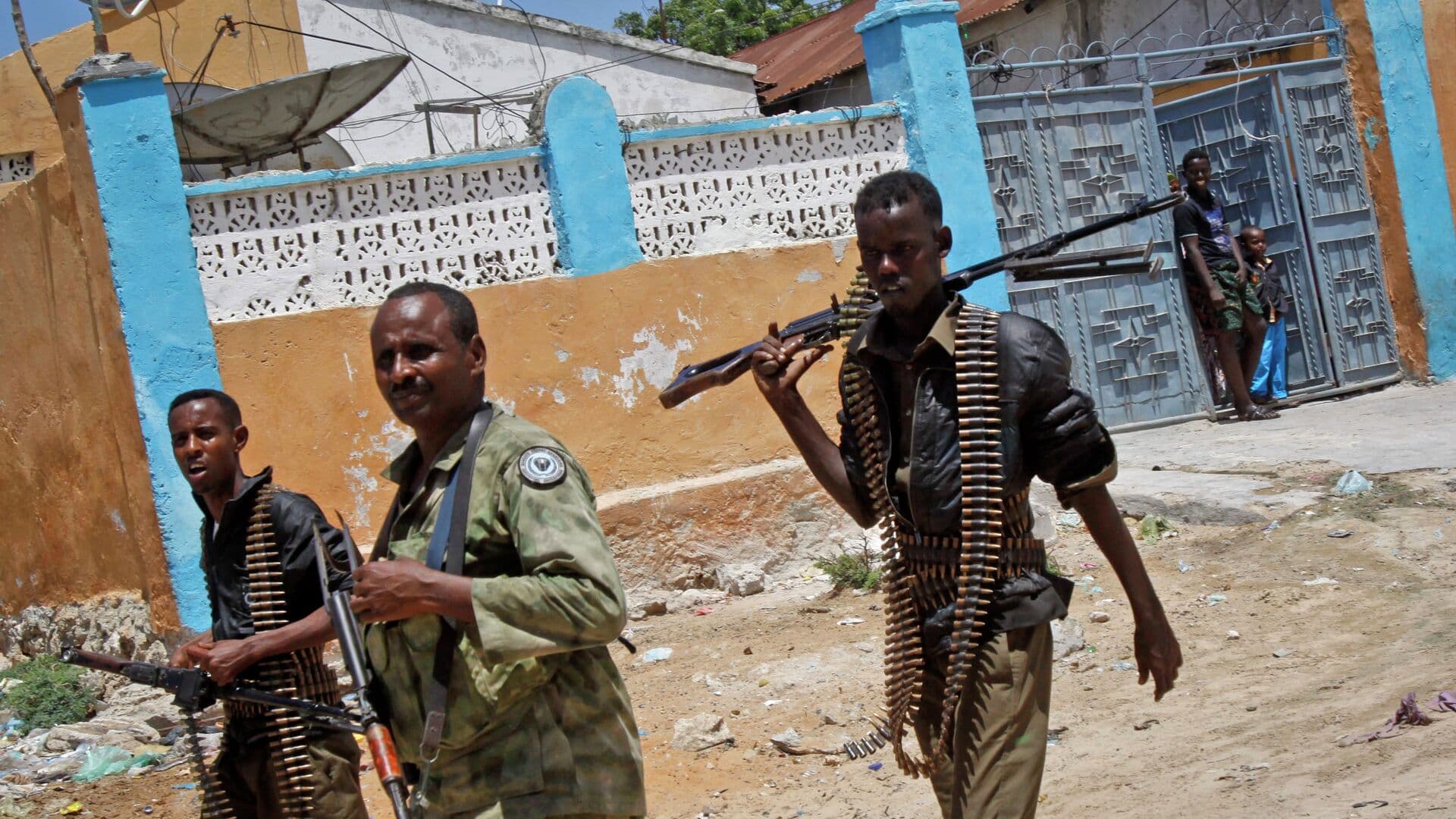 Зону столичного аэропорта Сомали обстреляли из минометов