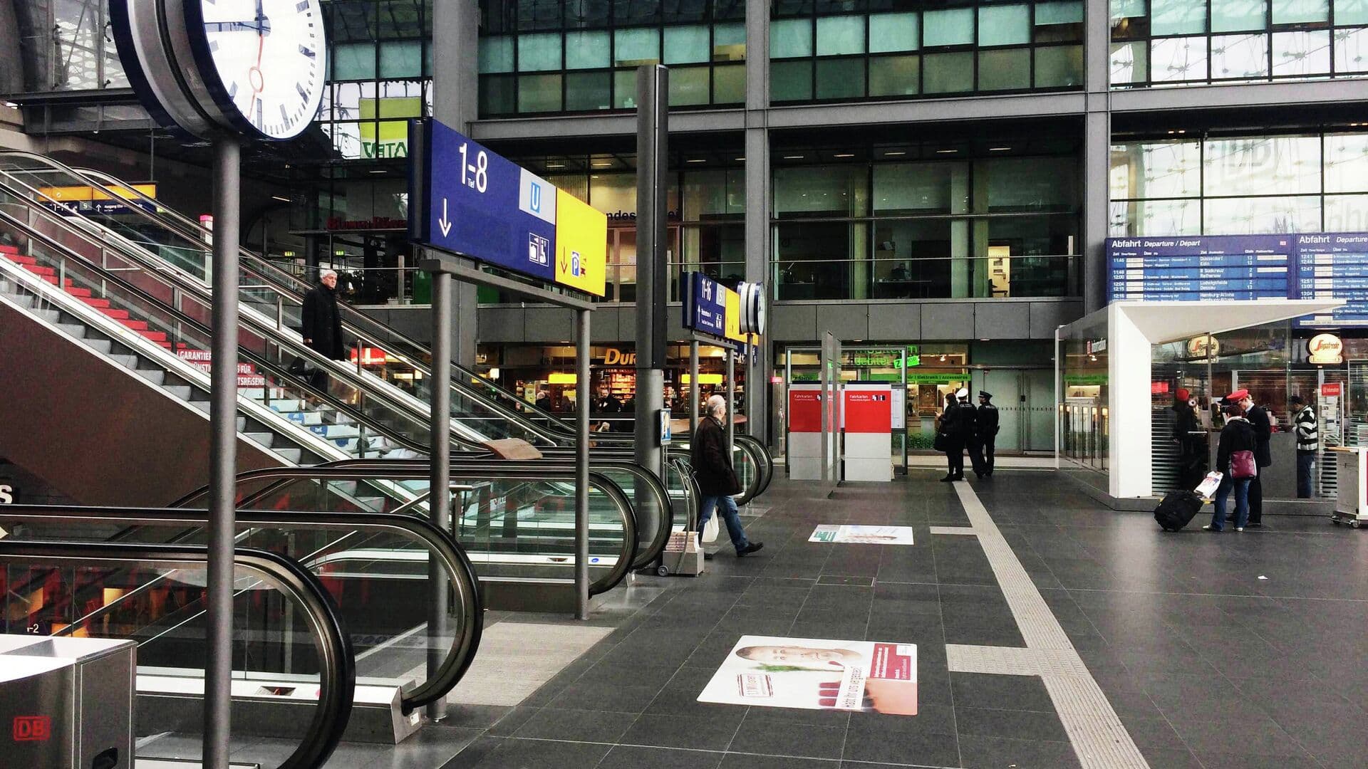 Поезда Deutsche Bahn остановились по всей Германии