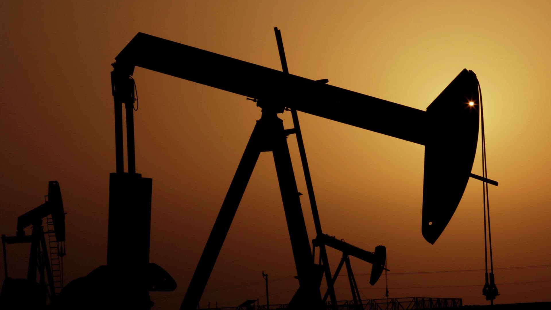 Нефть дорожает после переноса встречи по судоходству в Ормузском проливе