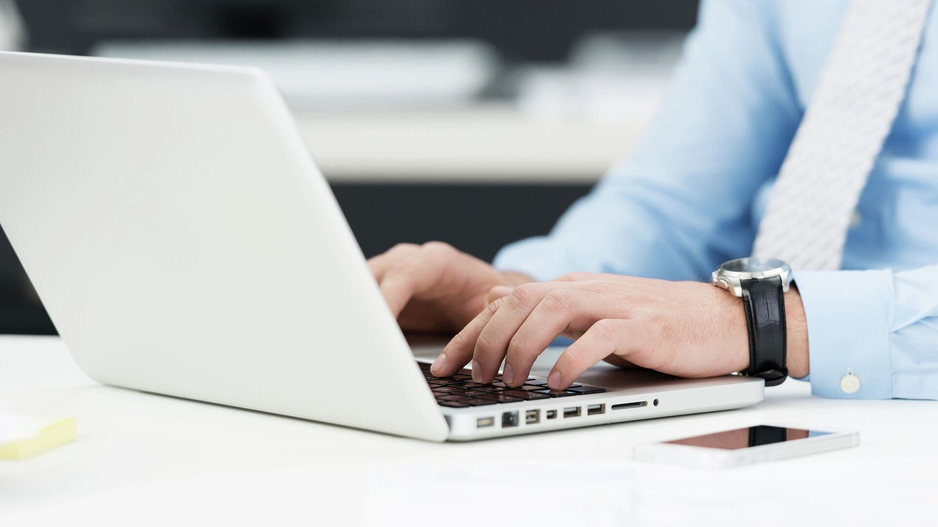 Врач рассказал, как настроить рабочий монитор, чтобы не навредить глазам