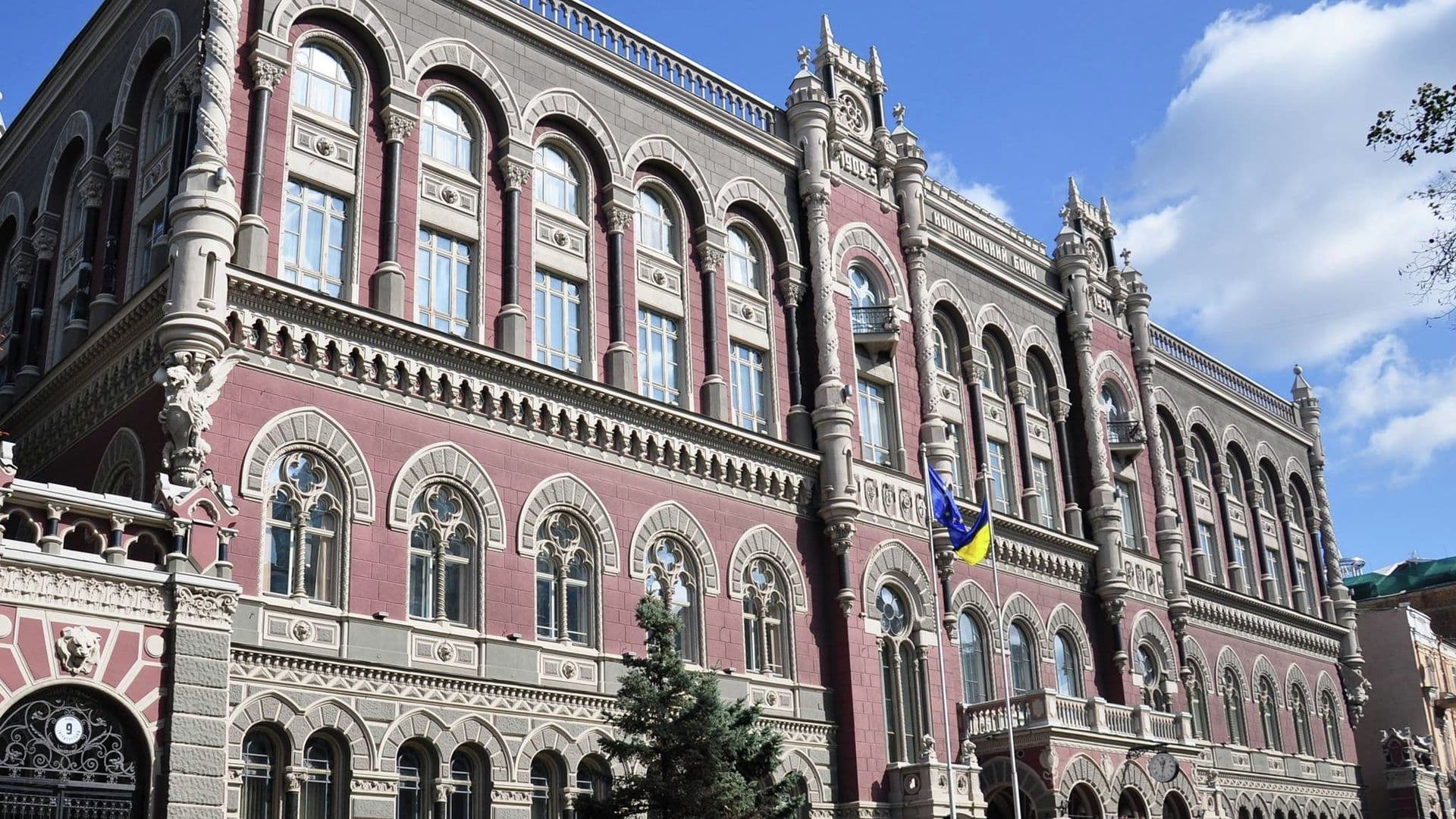 Киев заявил, что в июне выплатил по долгам более 400 миллионов долларов