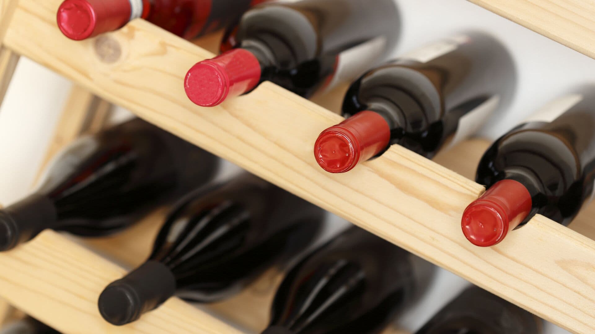 Россия на две трети обеспечена собственным вином, рассказал эксперт