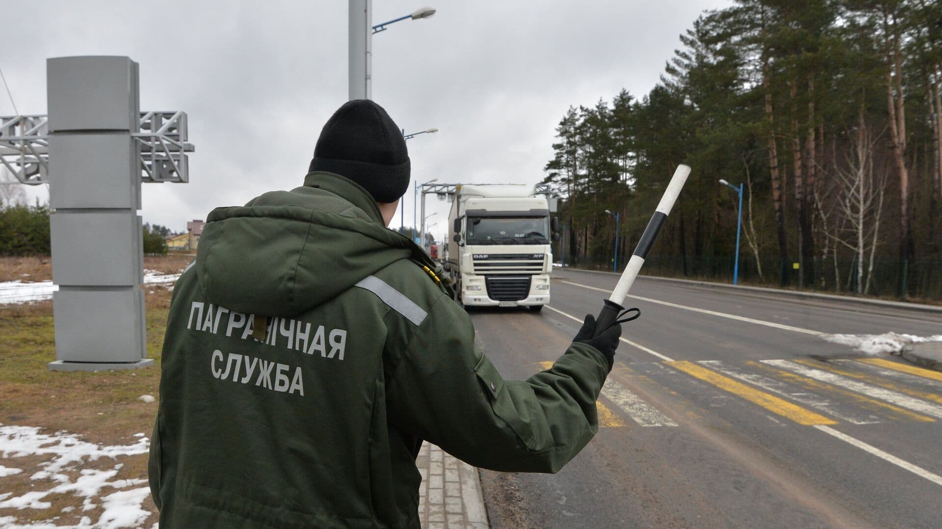 Лукашенко анонсировал возвращение фур с литовской регистрацией