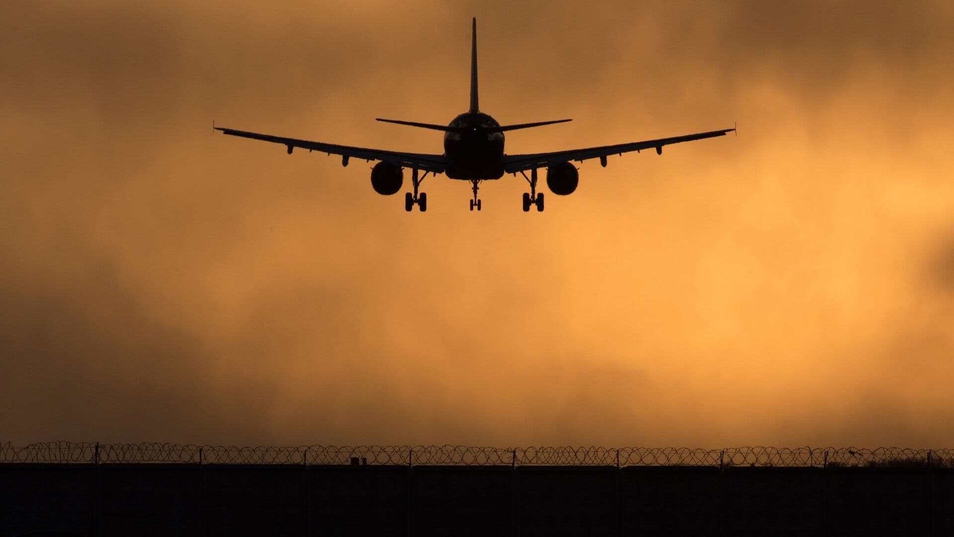 В аэропортах Волгограда и Геленджика ввели временные ограничения