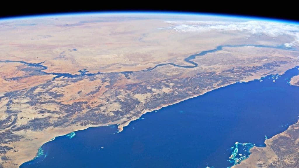 США и Иран обсуждают безопасность судоходства в Красном море, пишут СМИ
