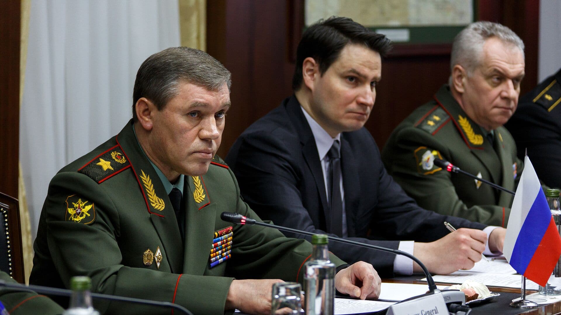 Герасимов проверил ход выполнения задач войсками "Южной" группировки