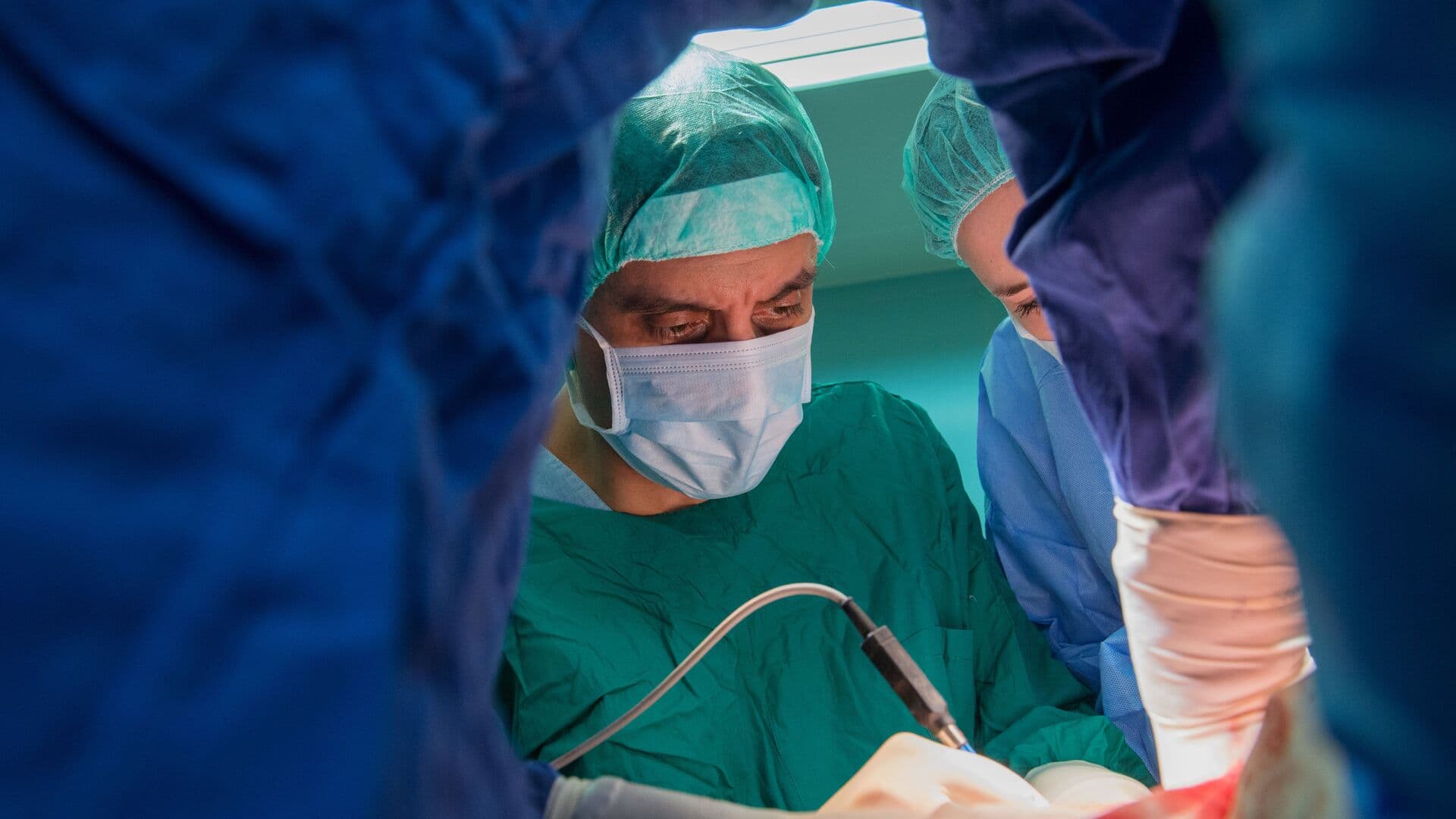 Хабаровские врачи удалили у 14-летней девочки гигантскую опухоль