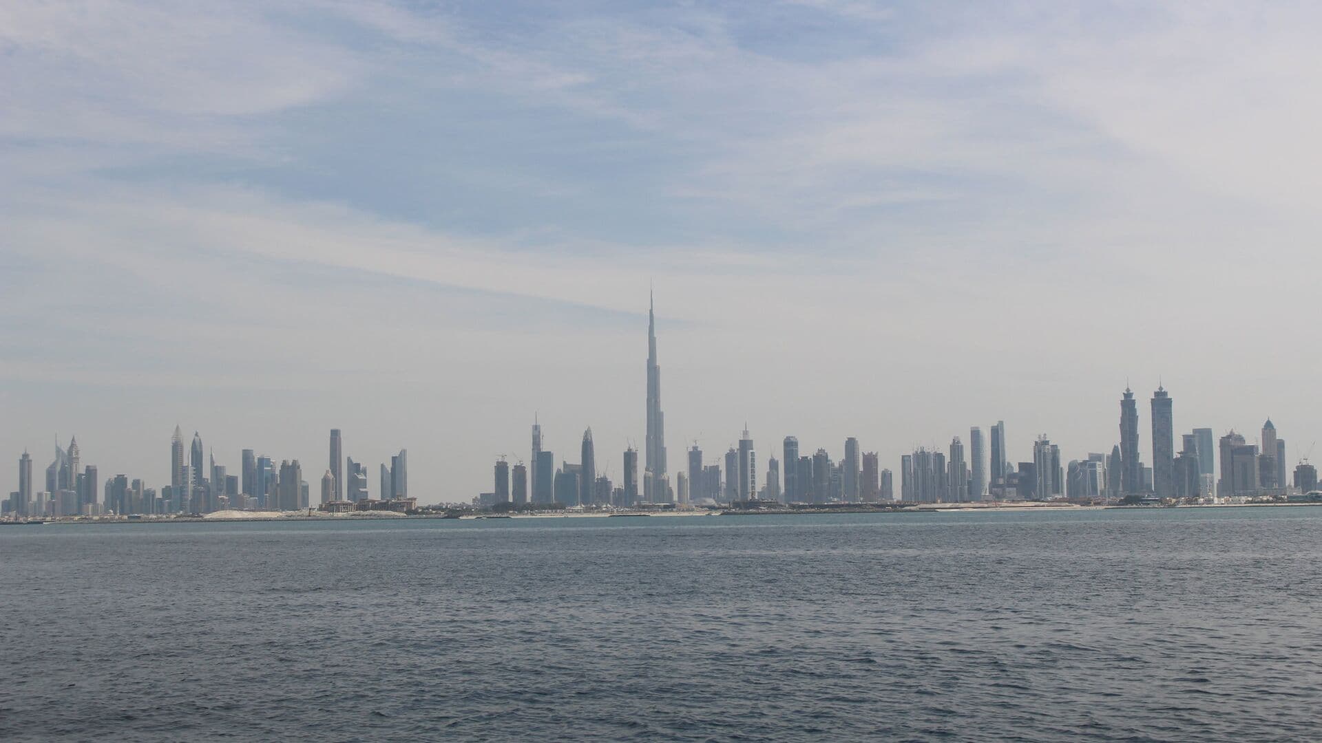 В Дубае туристам разрешили остаться на лайнерах после отмены круизов